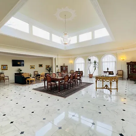 Wienerwald Residenz 3* באדן